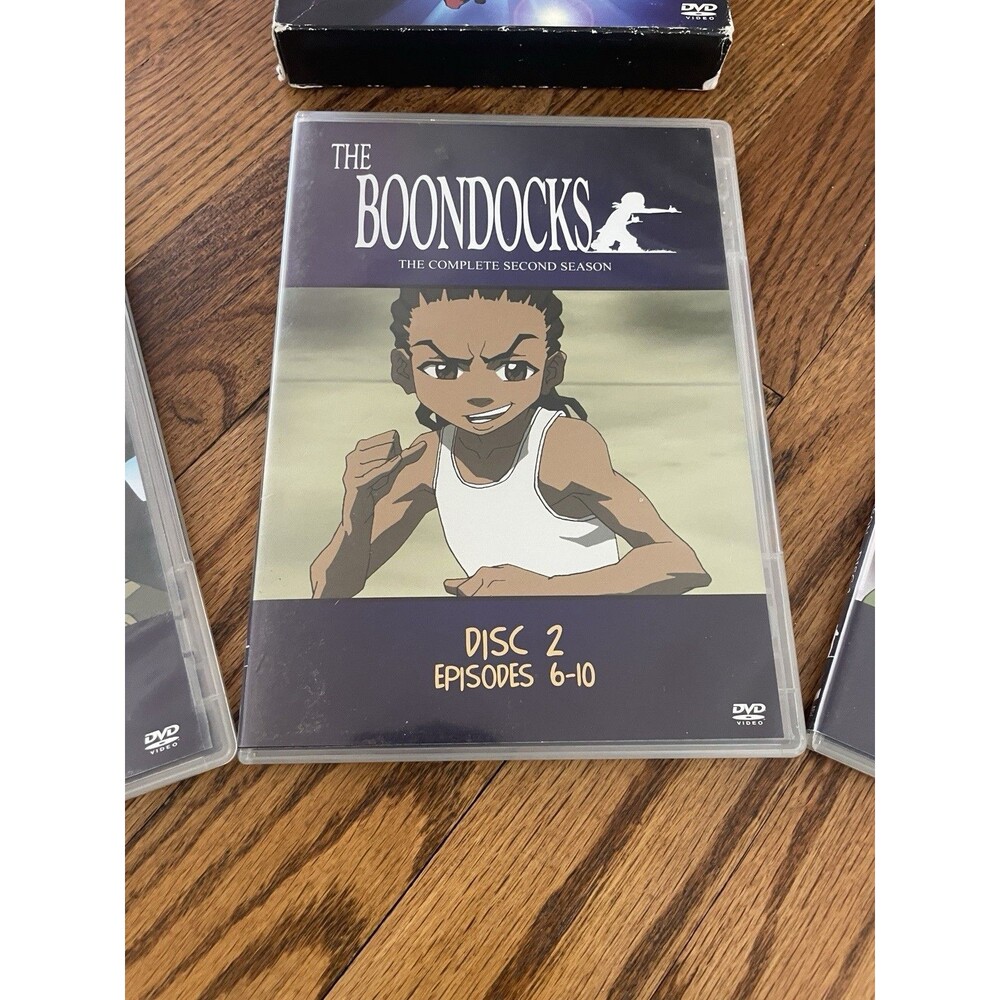 The Boondocks Complete Second Season (DVD, 2008, 3-Disc Set) - Picture 3 of 10